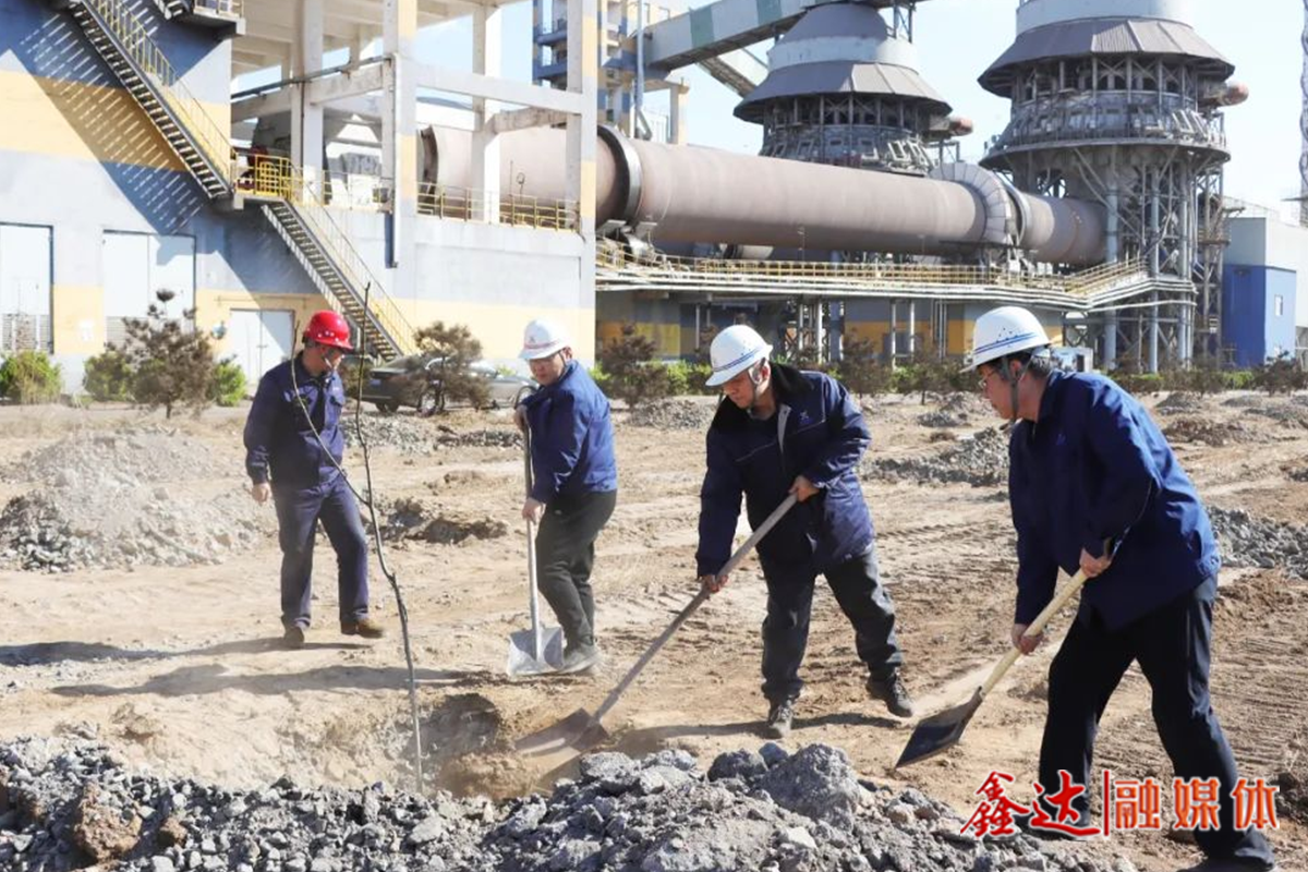 春风催新绿！人生就是搏官网原料厂开展植树活动，厚植绿色发展底韵！