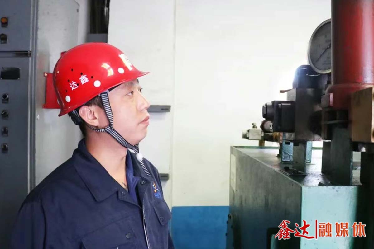 人生就是搏官网故事丨沈征：胸藏浩气驭风势，汗浸青衫铸铁魂！