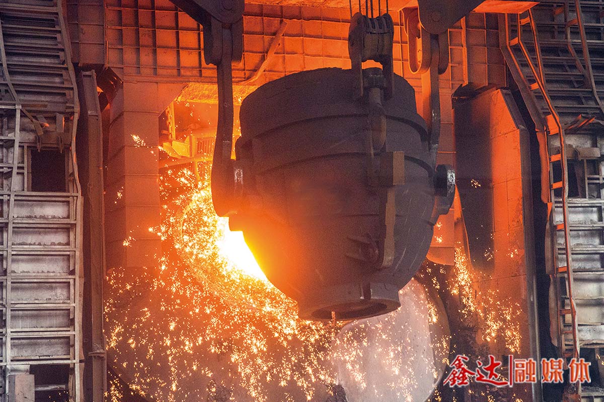 挂帅赛马丨挡火门改造、中间包提温，炼钢厂齐心抠效益！